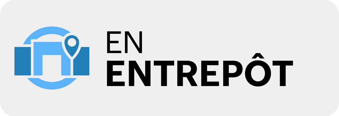 En entrepôt.