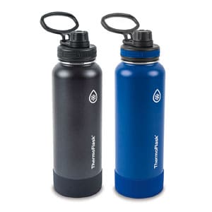 a black and a blue thermoflask next to each other