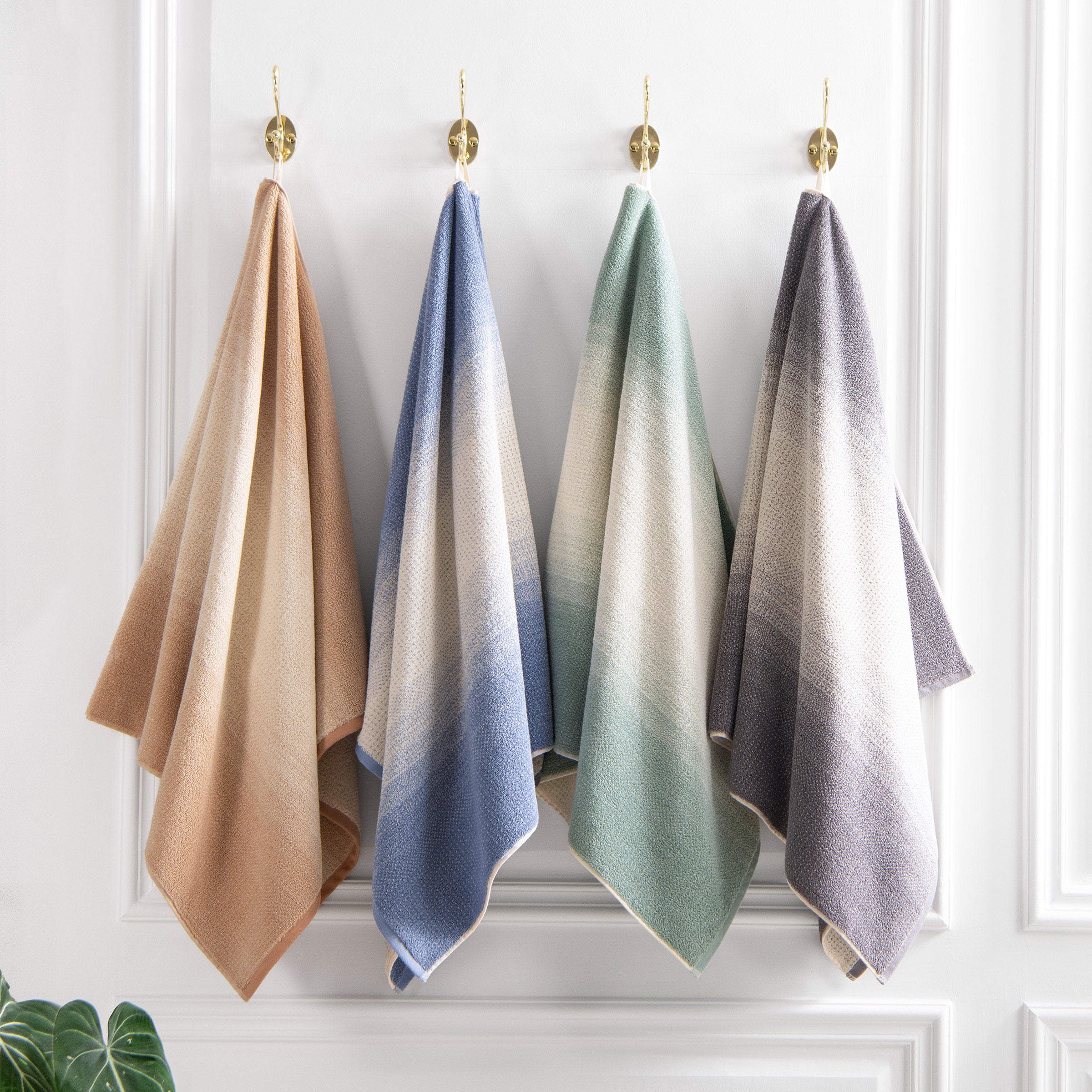 LOFTEX OMBRE BATH TOWEL 30" X 58"