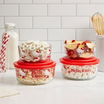 超レア！新品　HELLO KITTY 調味料入れストッカーセット Pyrex 8-piece Hello Kitty Decorated Food Storage Set | Costco