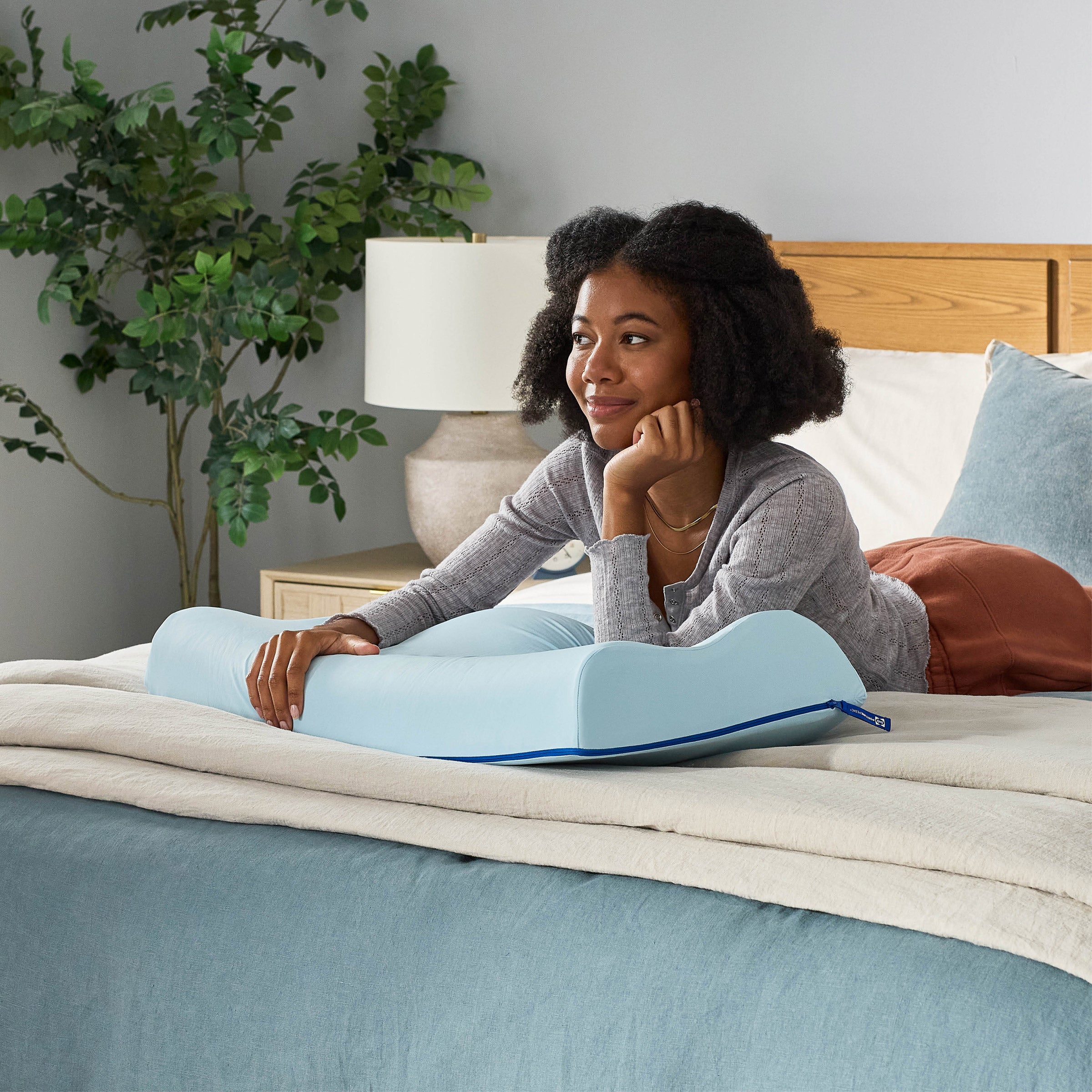 Sealy Posturepedic Contour Support Memory Foam Pillow | Costco