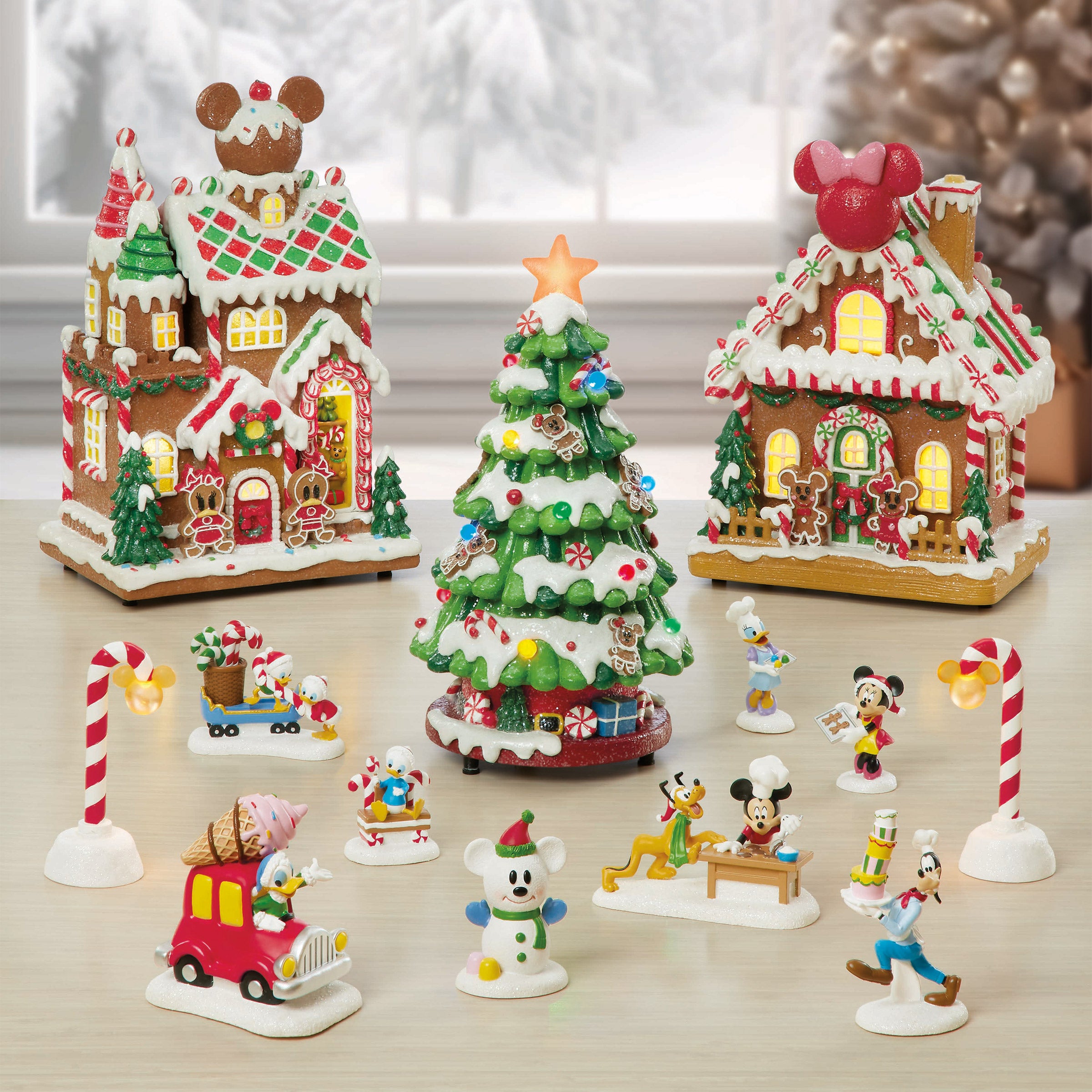 【新品】ディズニー　コストコ　クリスマスビレッジ　13ピースセット　ミッキー Disney Holiday Village, 13-piece Set | Costco