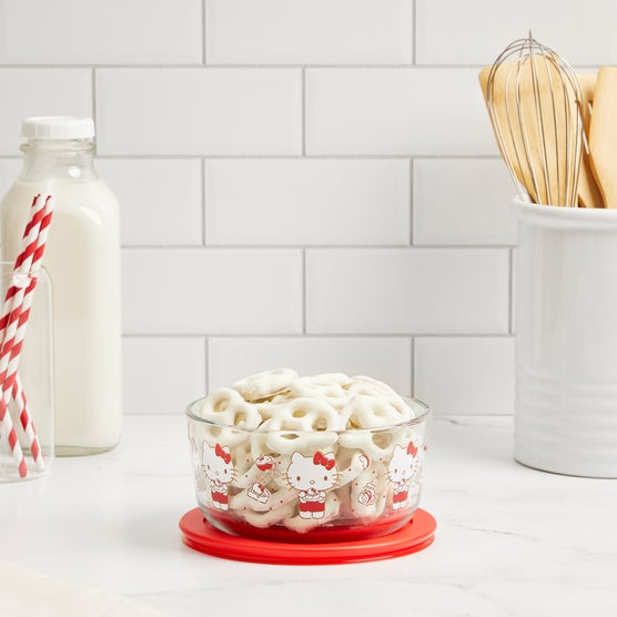 Pyrex 8-piece Hello Kitty Decorated Food Storage Set | Costco