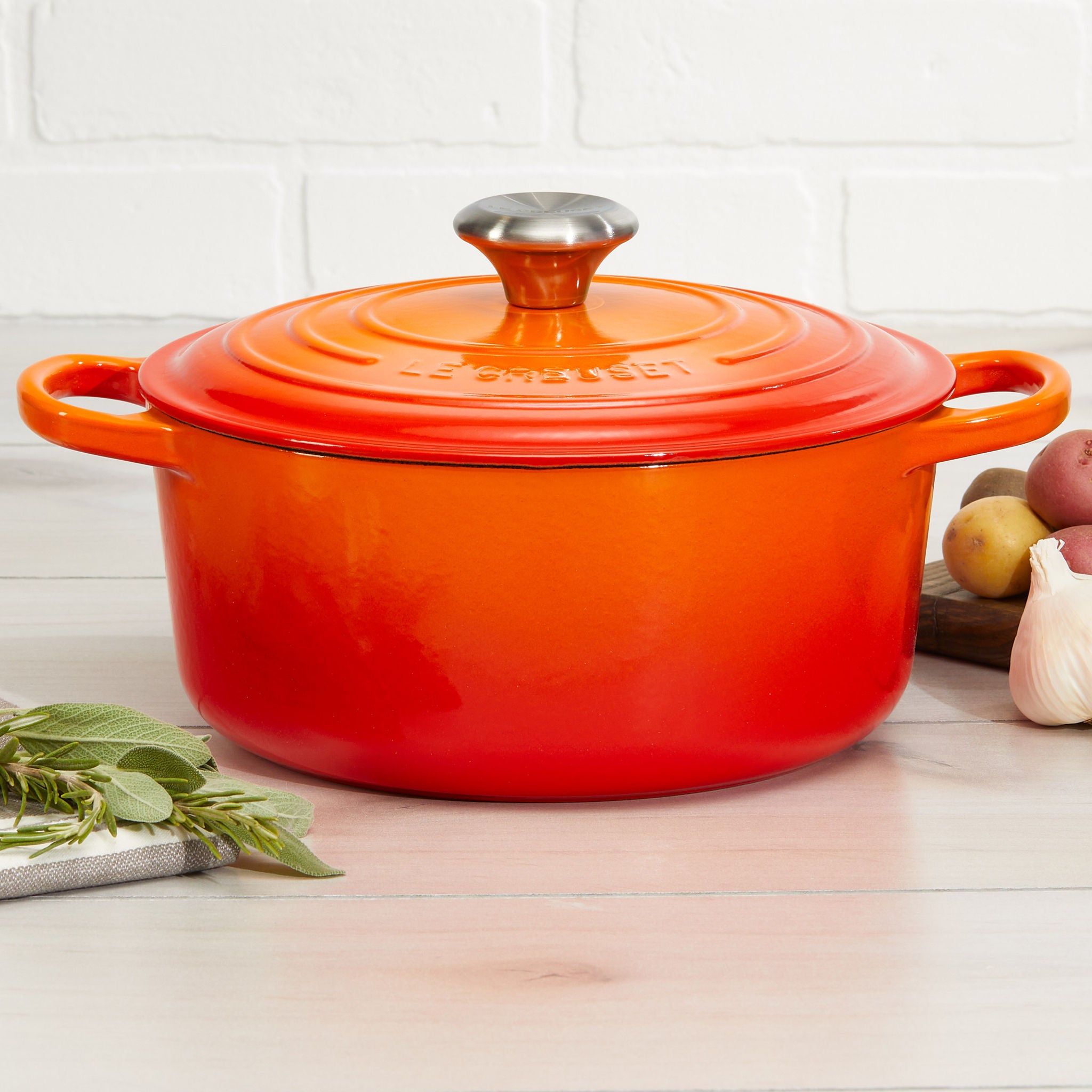 Le Creuset Round Dutch Oven 4.5 Quart | Costco
