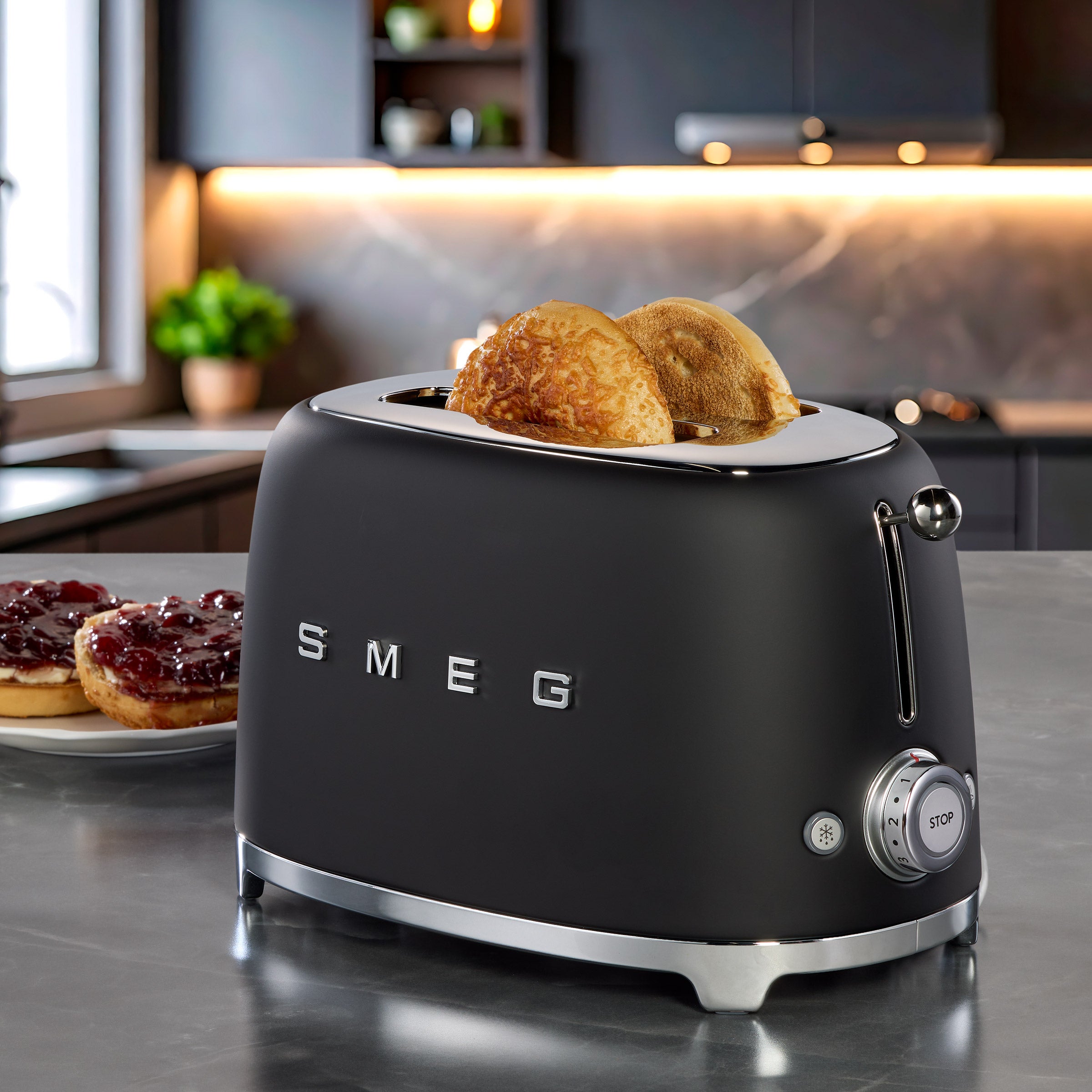 SMEG 50's Style 2-slice Toaster | Costco
