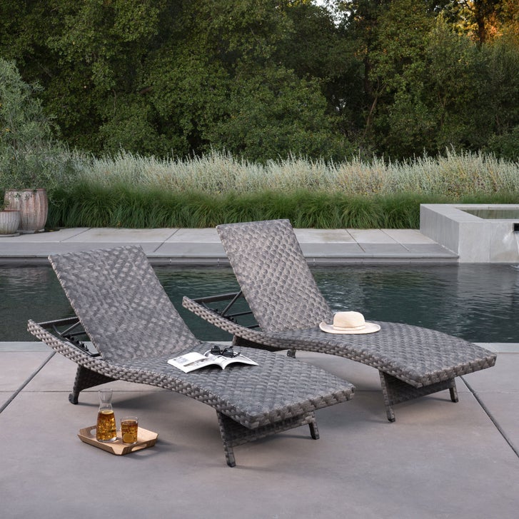 02'Gallery1950 ナンバリングスタジャン　17 M グレー SunVilla Julia Woven Chaise Lounge 2-pack | Costco