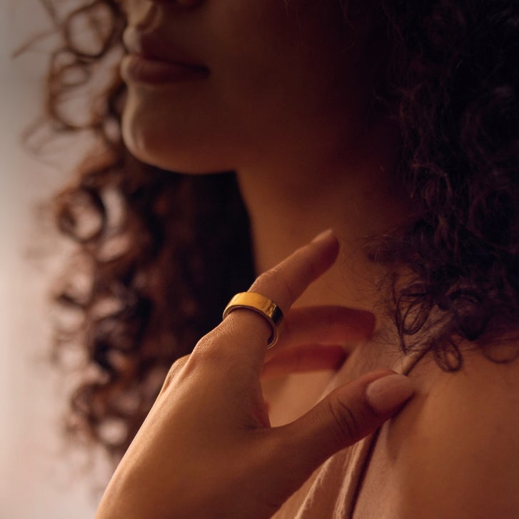 Oura Ring 4 Gold Smart Ring, Exclusive Bundle, Ring + Additional