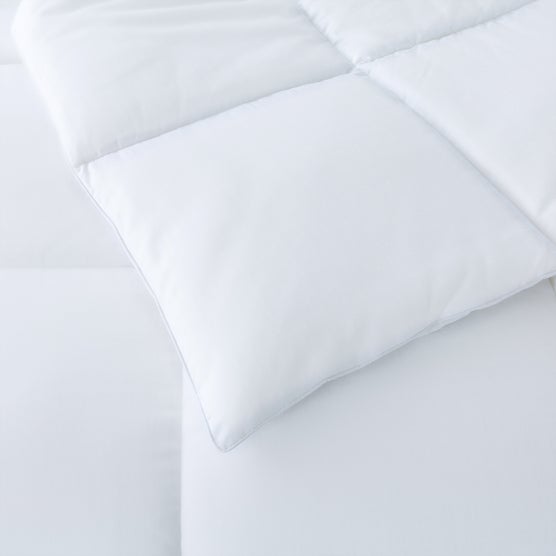 Feather and Loom 420 TC White Goose Down Comforter & Pillow Set | Costco