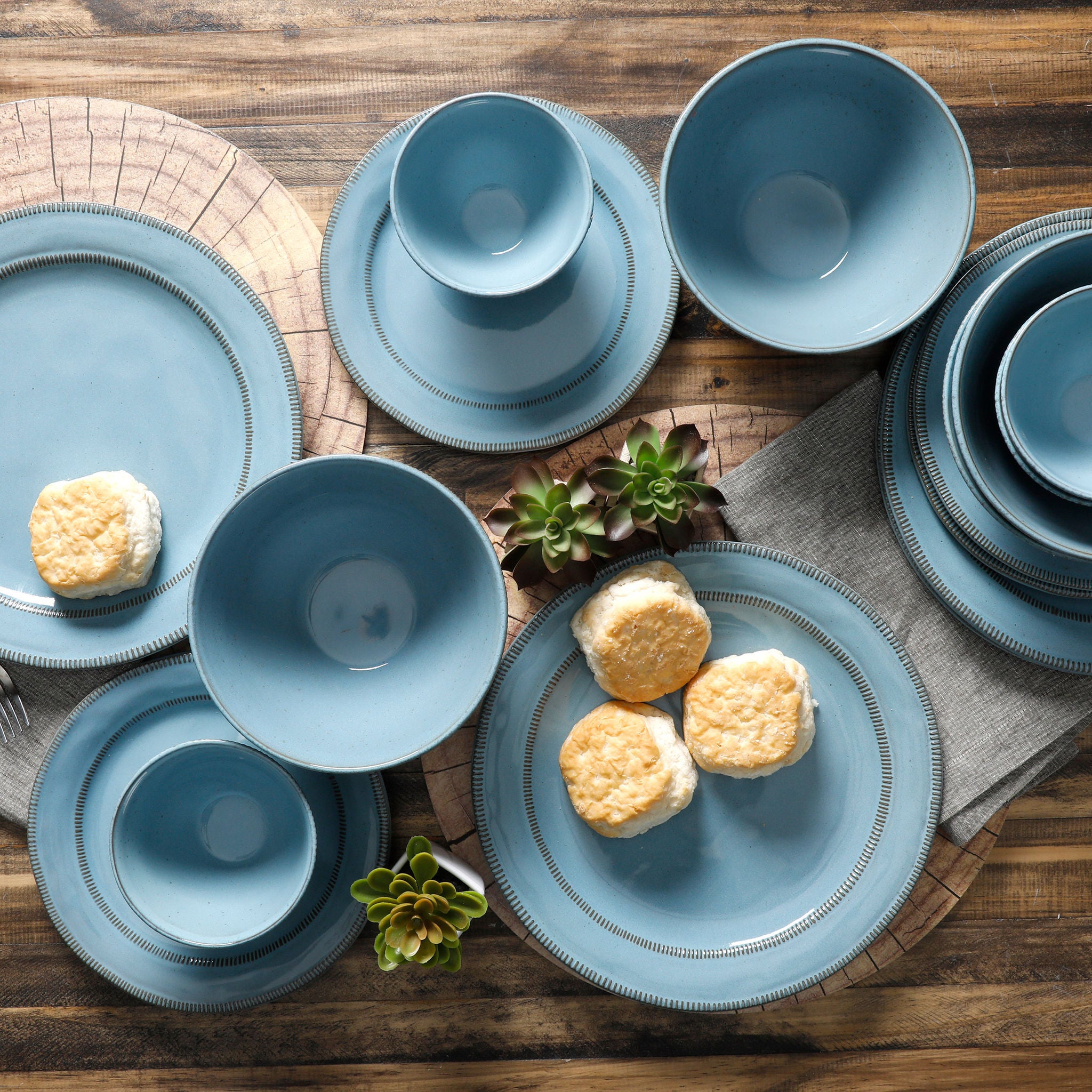 Laurie Gates Valencia 16-piece Dinnerware Set | Costco