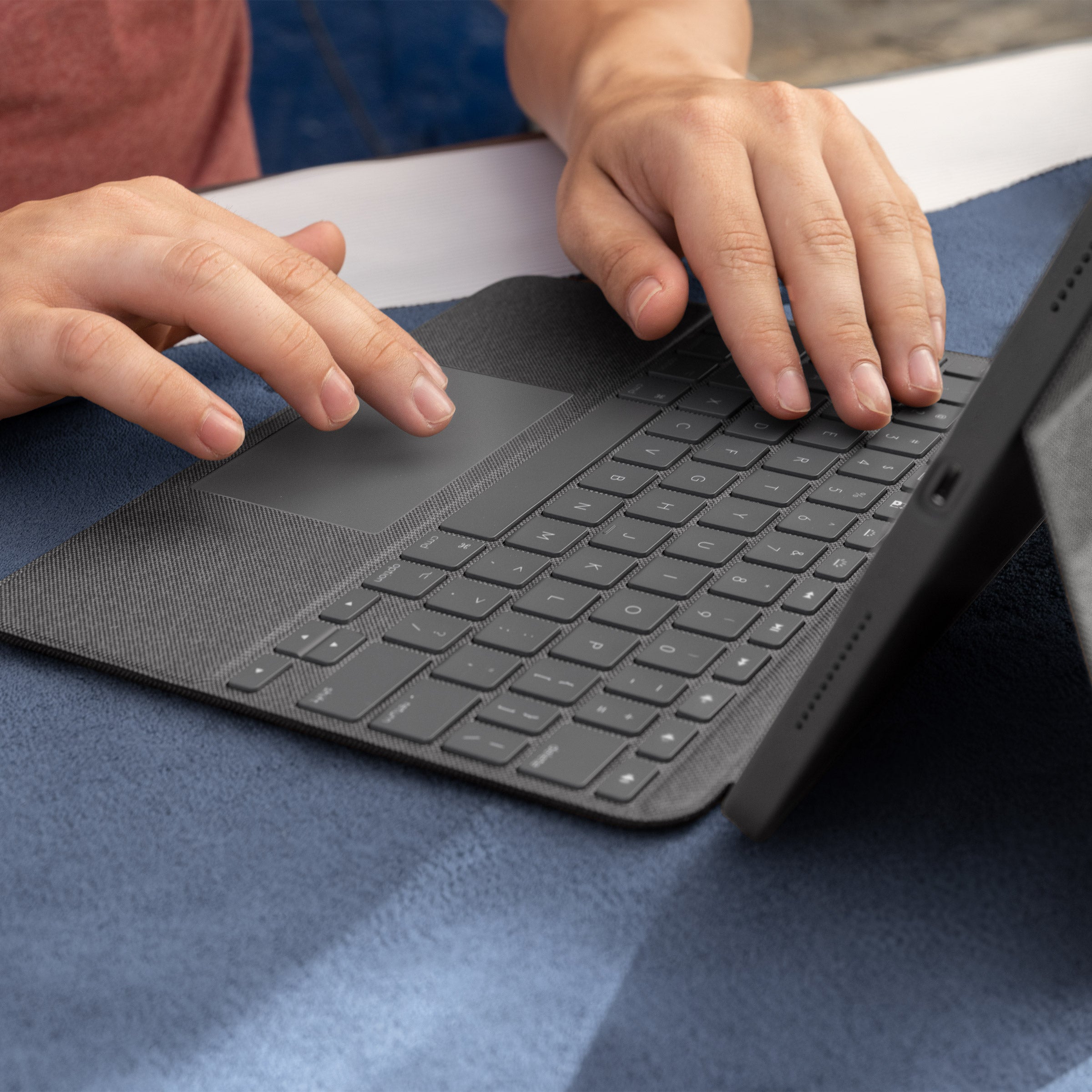 Logitech Combo Touch SE for iPad (10th gen & A16) | Costco