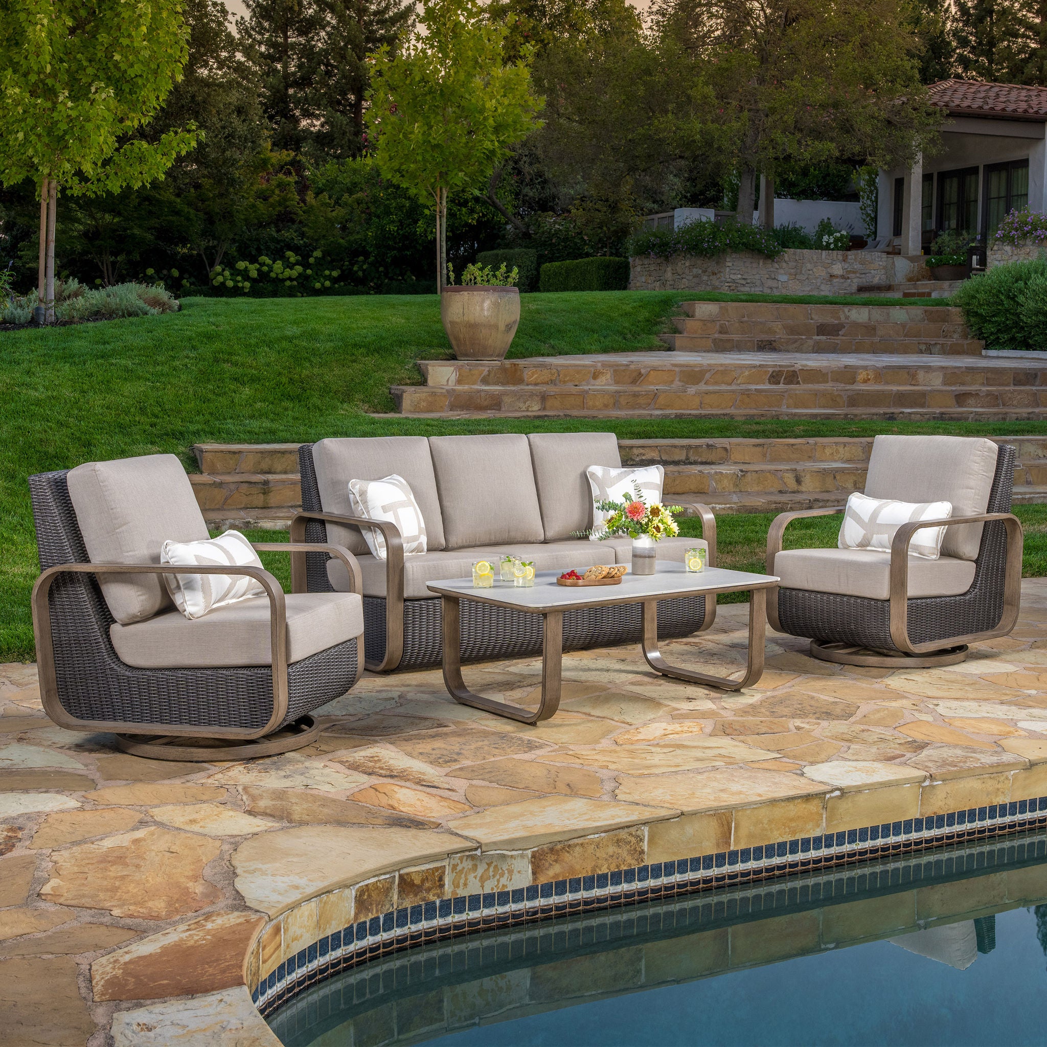 こーそ CAPITAキャピタOUTDOOR LIVING&UNIONセット SunVilla Violet 4-piece Outdoor Patio Seating Set | Costco