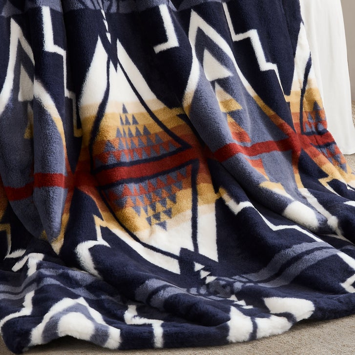 Pendleton Faux Fur Luxe Blanket | Costco