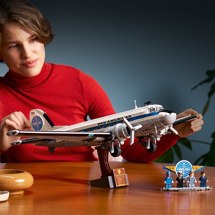 LEGO Icons Douglas DC-3 Pan Am Airliner 11378 with Bonus LEGO Jurassic ...