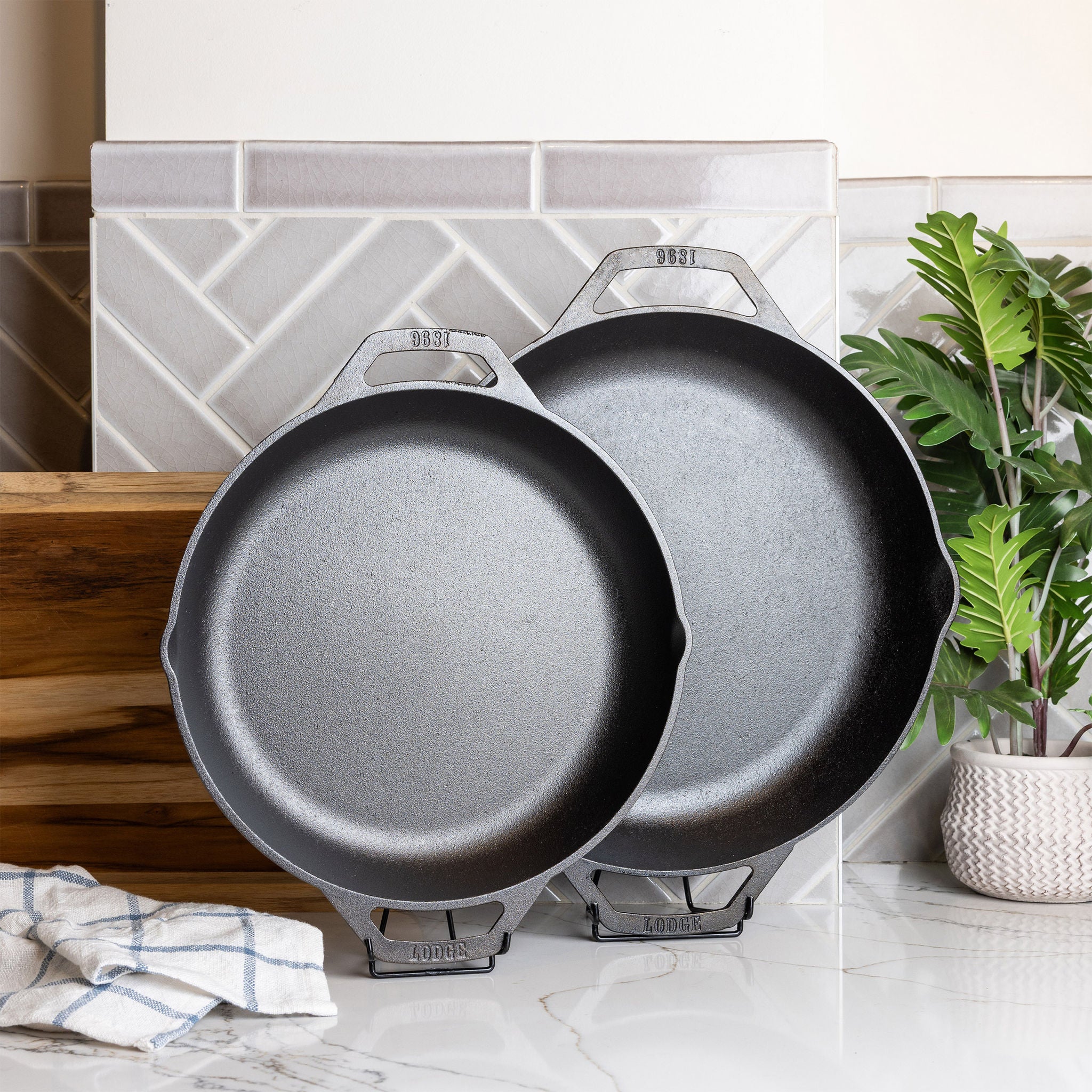 Lodge Chef Collection 2-piece Cast Iron Skillet Set | Costco