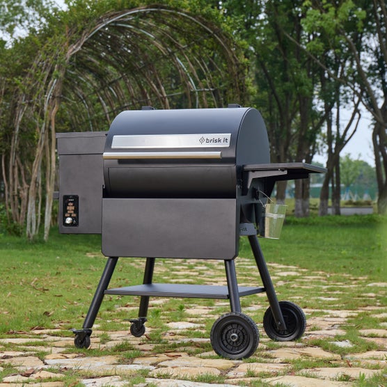 Brisk It Zelos 630 A.I. Pellet Grill with Cover and Folding Shelf