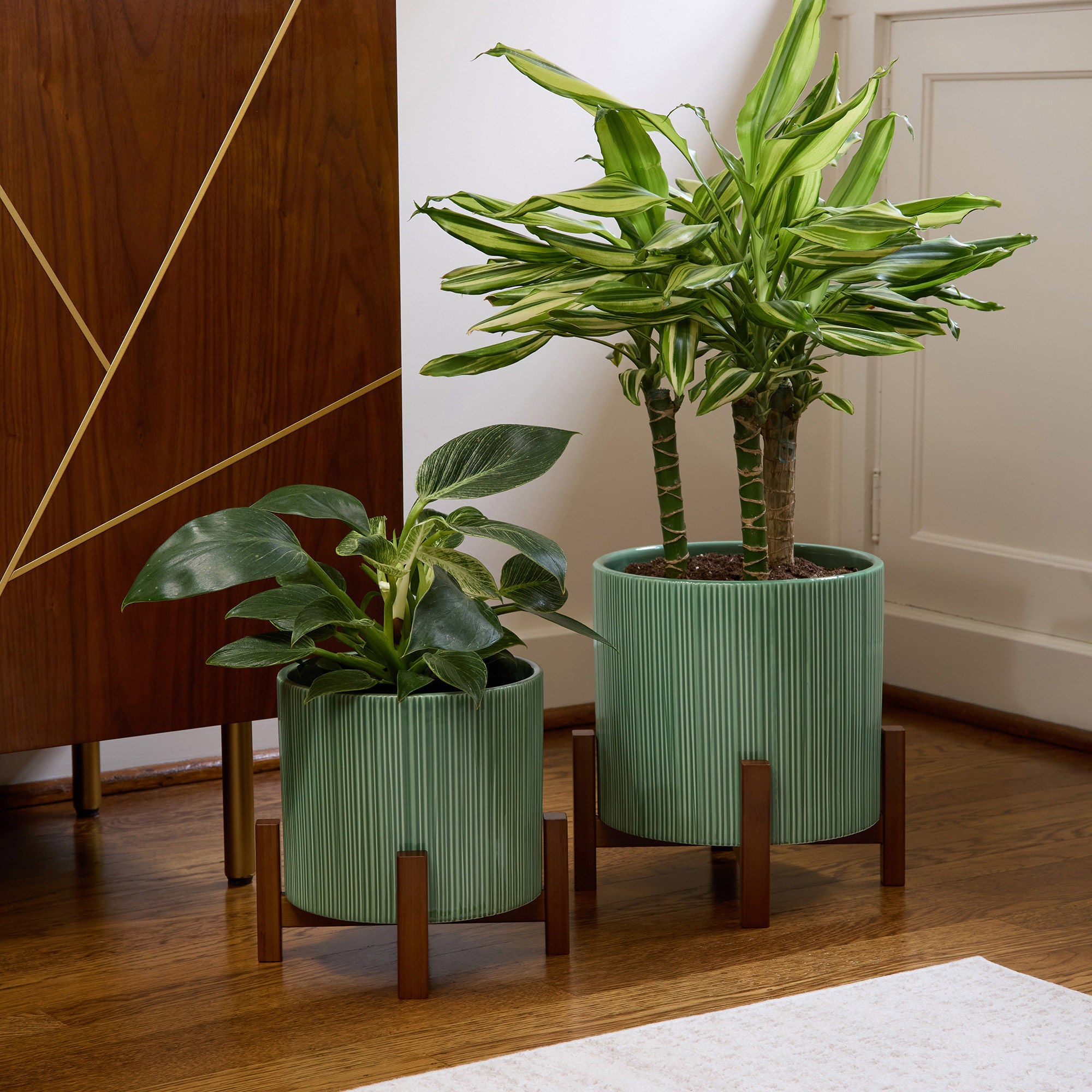 CERAMIC PLANTERS WITH BAMBOO STANDS 2PK