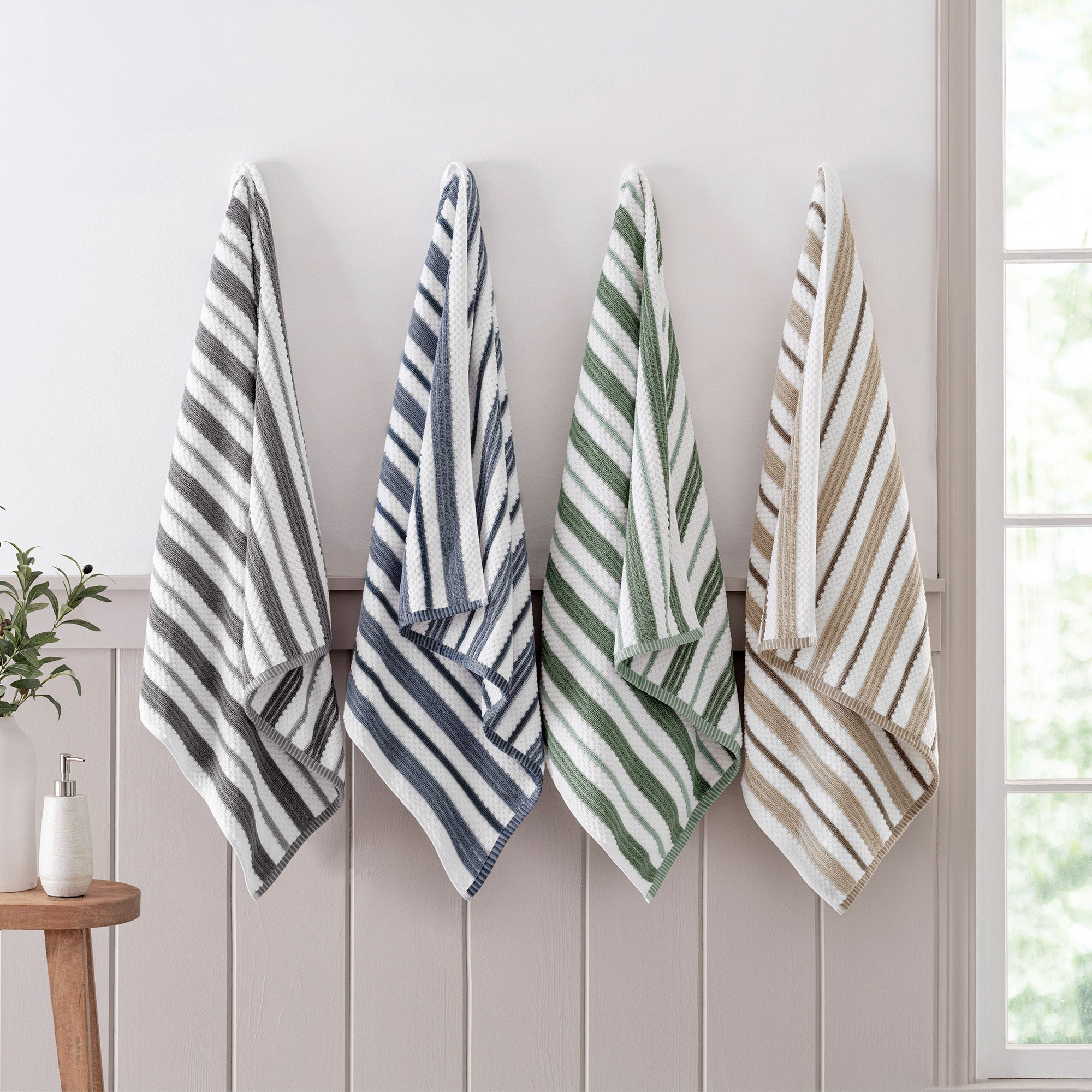 WELSPUN TEXTURED BATH TOWEL 30" X 58"