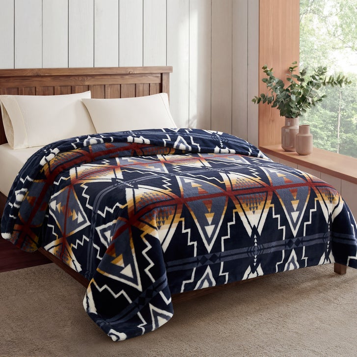 Pendleton Faux Fur Luxe Blanket | Costco