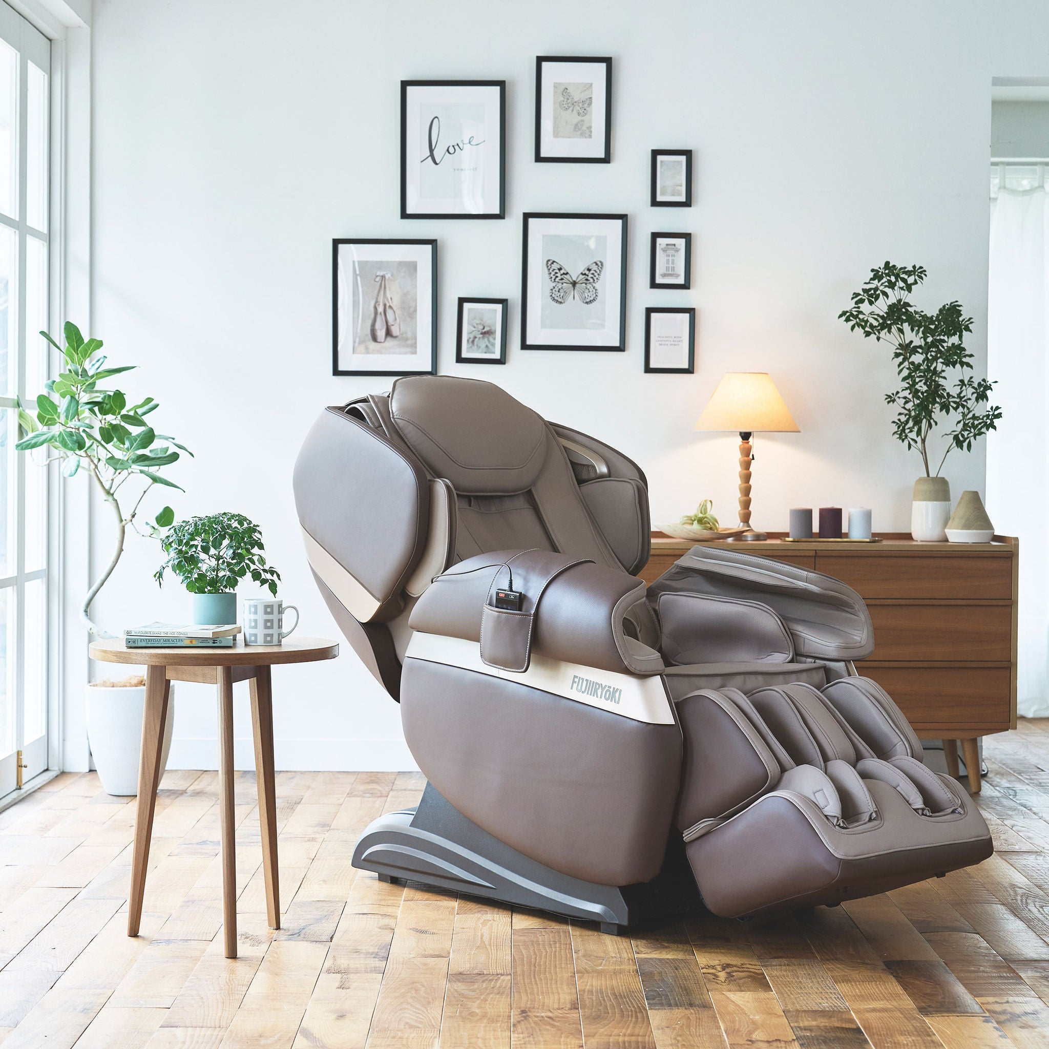 Fujiiryoki Calm Plus 4D SL Track Massage Chair with Touchscreen