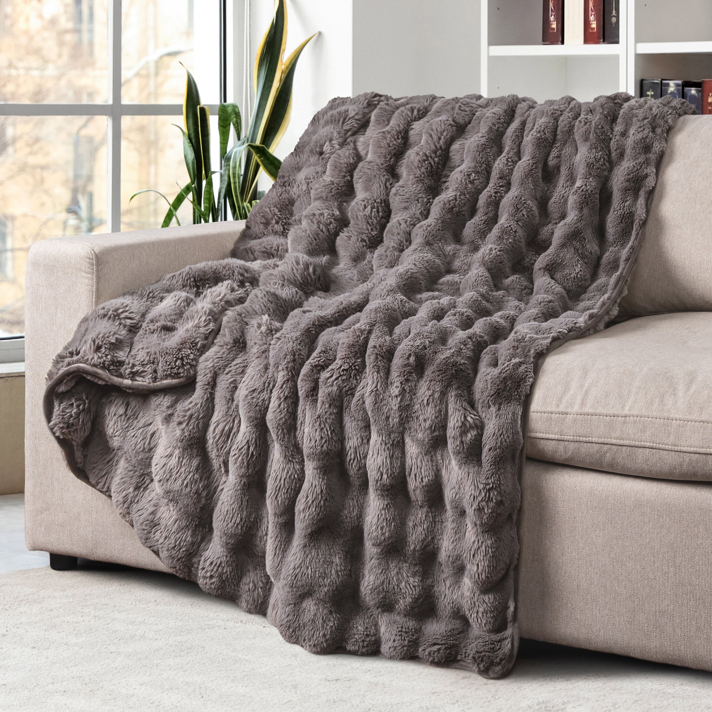 Life Comfort Bubble Faux Fur Throw