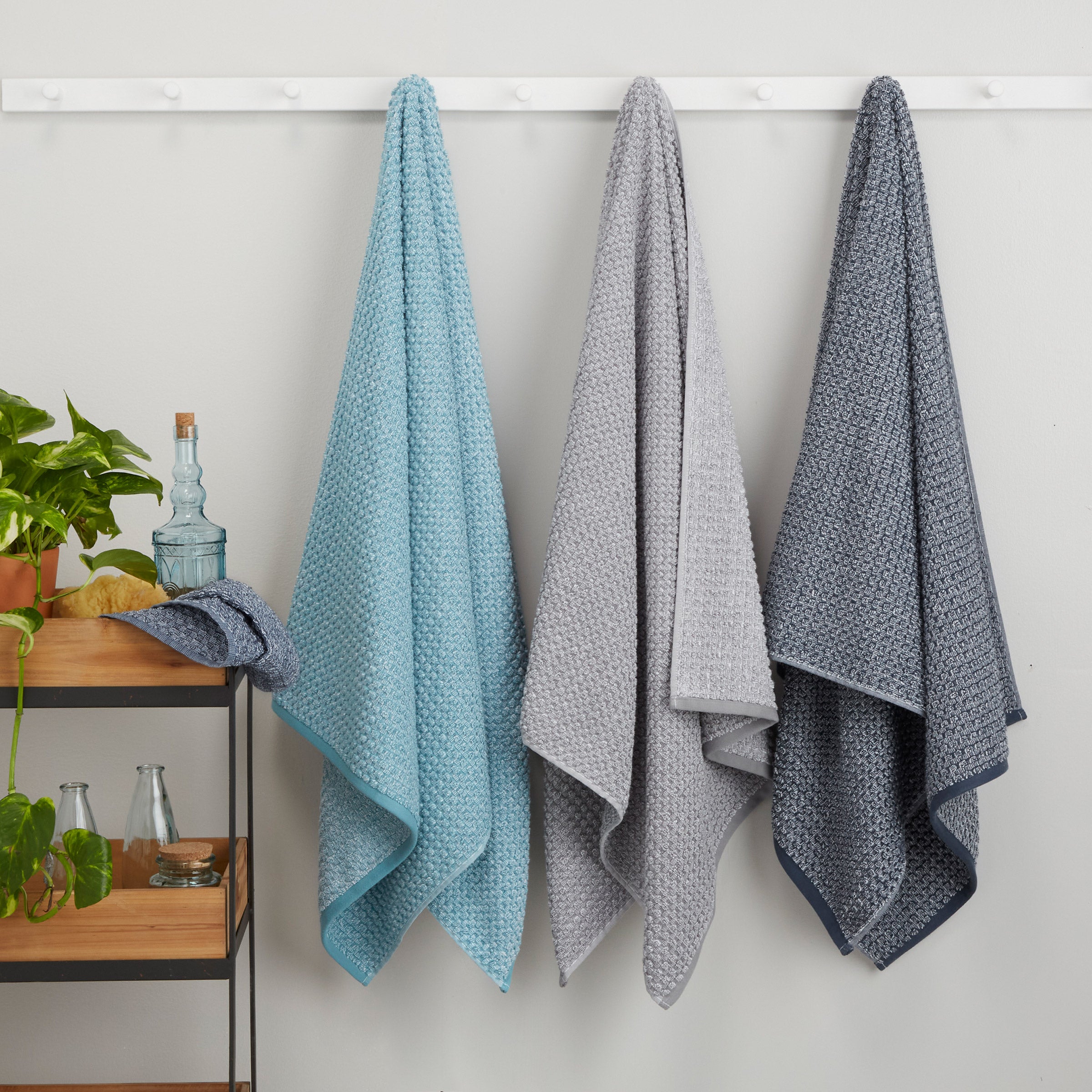 Nicole Miller 2-piece Bath Towel Set with Antimicrobial Treatment