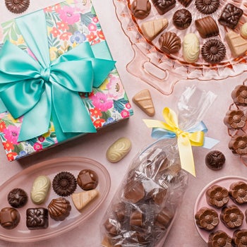 Jelina Chocolatier Spring Assorted Chocolates Gift Bundle, 52