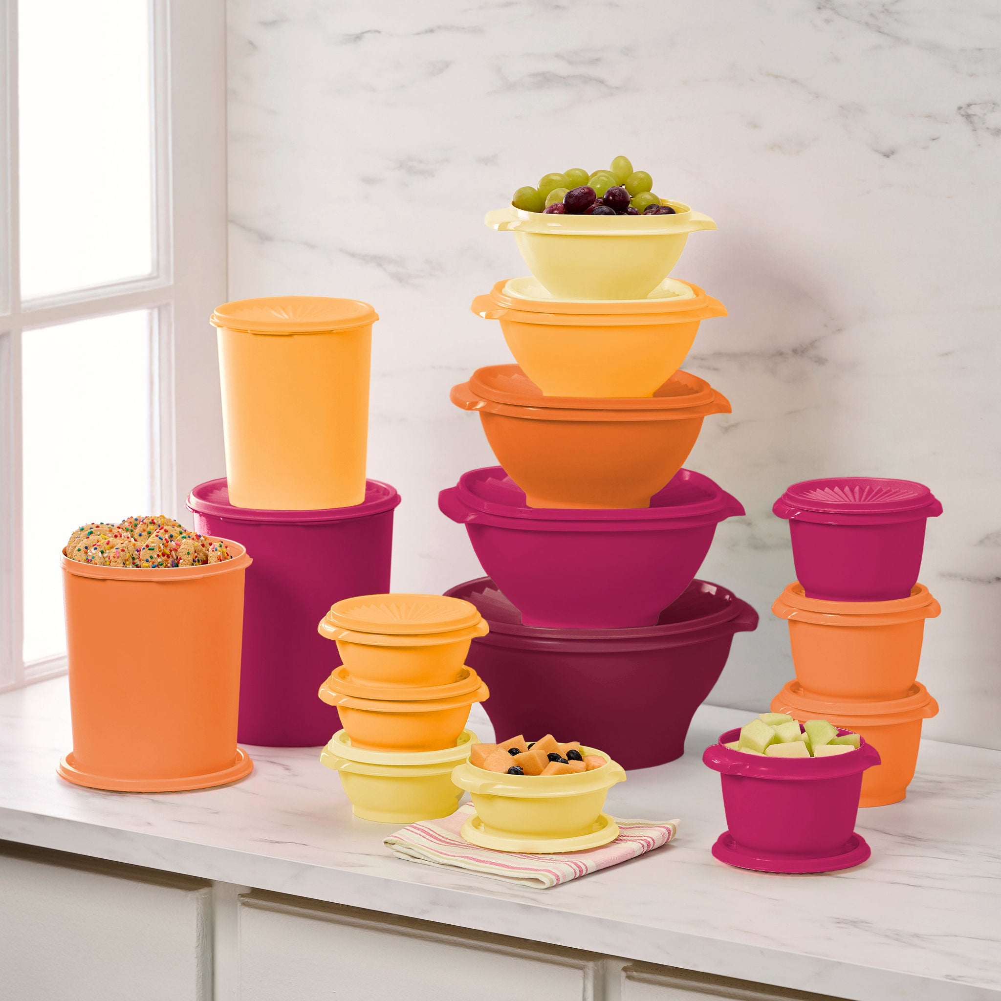 新品Tupperware マストロロッカ 32cm フライパン Tupperware Heritage Collection 32-piece Food Storage Container Set