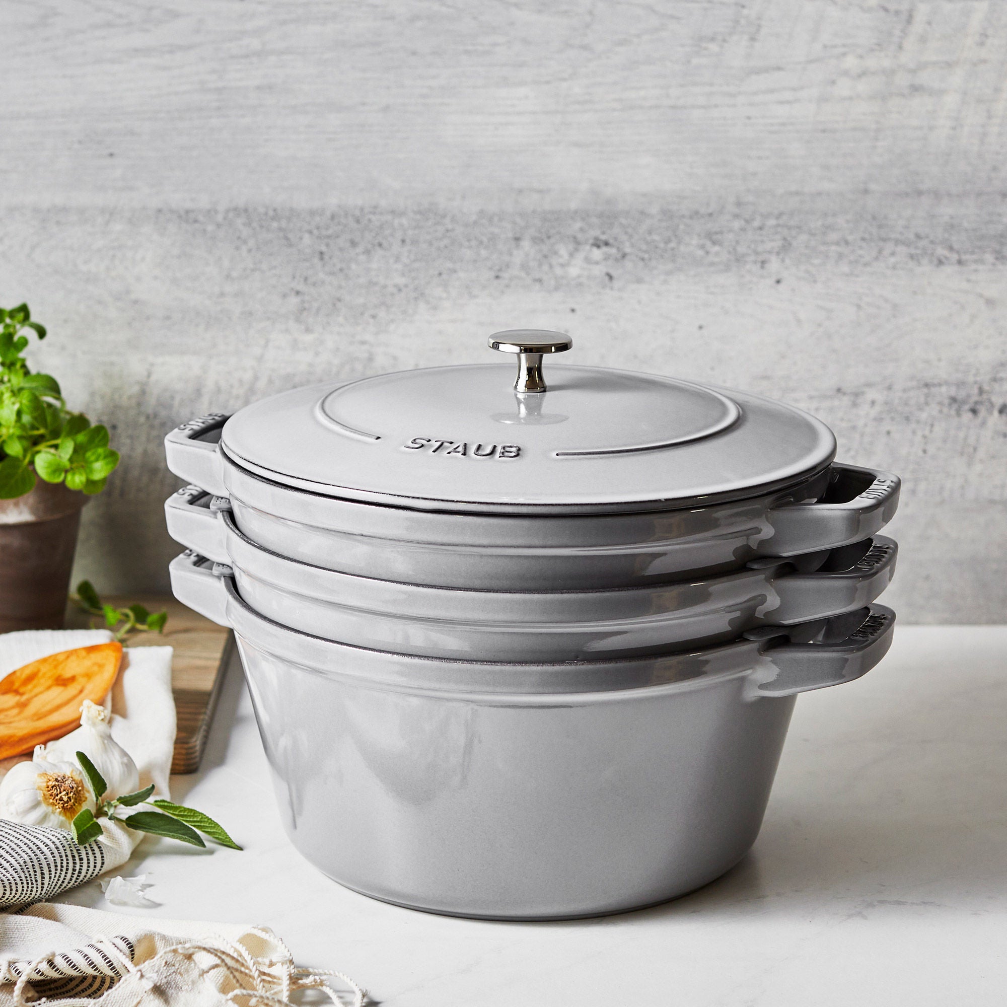 STAUB グレー　コストコ Staub 4-piece Stackable Cast Iron Cookware Set | Costco